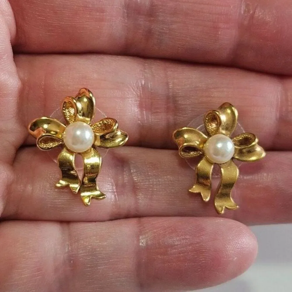Vintage Avon gold tone bow earrings faux pearl